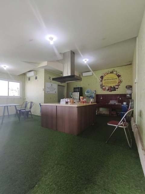 Dapur vokasi lengkap dengan kompor dan penghisap asap